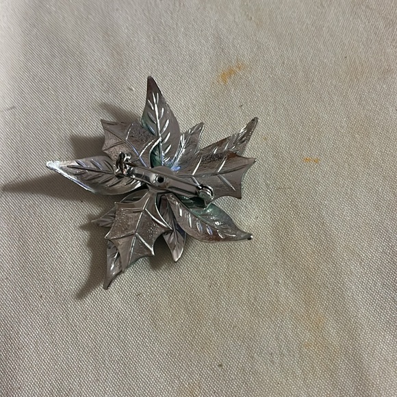 Vintage Metal Silvertone Brooch